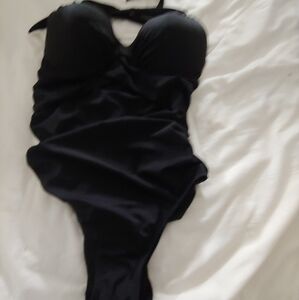 Victoria's Secret gorgeous new bathing suit size 38C